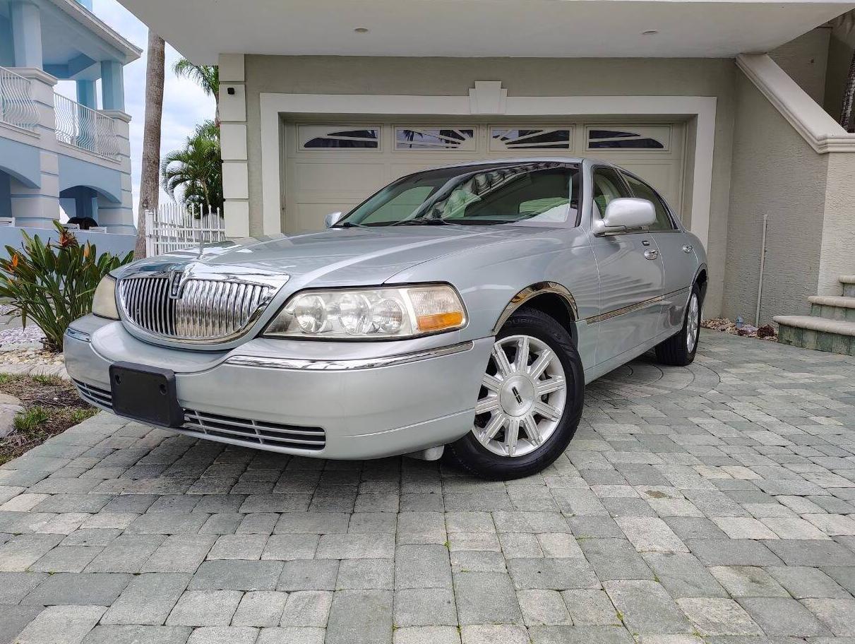 LINCOLN TOWN CAR 2007 1LNHM81V57Y609589 image